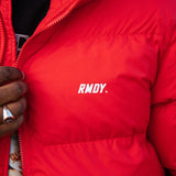 Rood pufferjack met capuchon