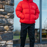 Rood pufferjack met capuchon