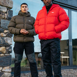 Rood pufferjack met capuchon